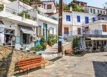 Atrakcje turystyczne i niska cena zachęcają Polaków do odwiedzenia Grecji