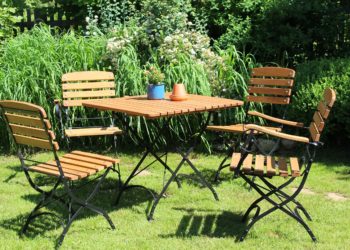 Stół z krzesłami do ogrodu