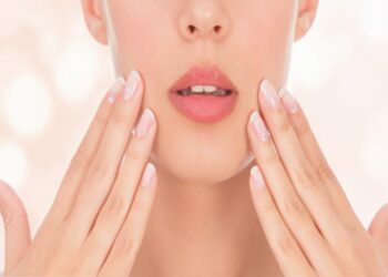 Fałdy nosowo-policzkowe – przyczyny i likwidacja