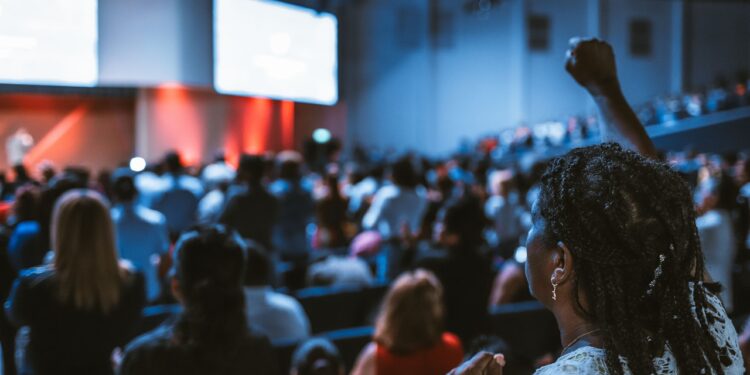 Organizacja konferencji branżowej – o czym należy pamiętać?