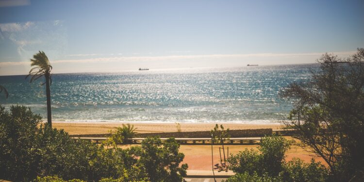 Domki letniskowe blisko morza - dlaczego warto je wynajmować? - X-MAG.pl Domki letniskowe blisko morza – dlaczego warto je wynajmować?