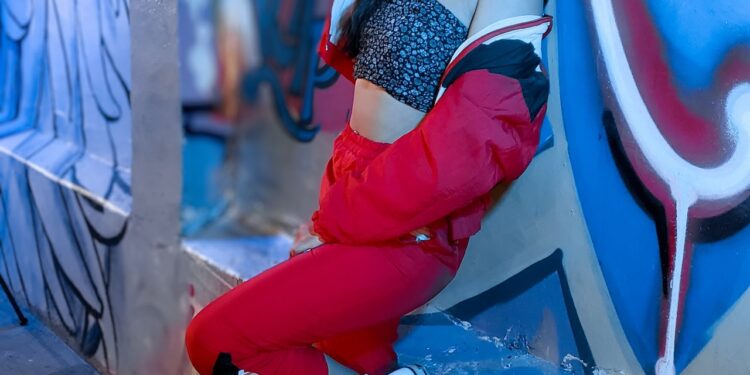 Damskie spodnie dresowe – jak je modnie stylizować? - X-MAG.pl spodnie dresowe