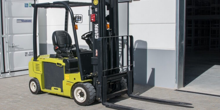 Wózki widłowe - kiedy opłaca się ich wynajem? - X-MAG.pl wozek widlowy