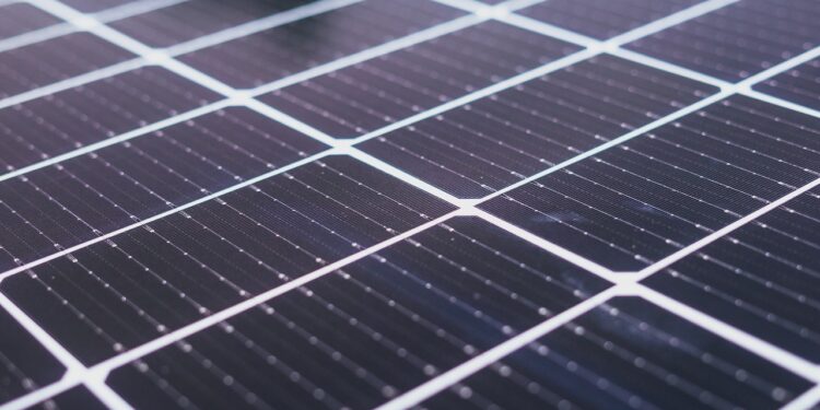 Czym różnią się panele fotowoltaiczne od kolektorów słonecznych? - X-MAG.pl panele fotowoltaiczne a kolektory