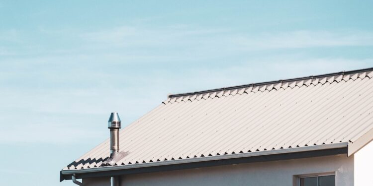 Dach skośny - jak w praktyce wygląda jego ocieplenie? - X-MAG.pl ocieplanie dachu