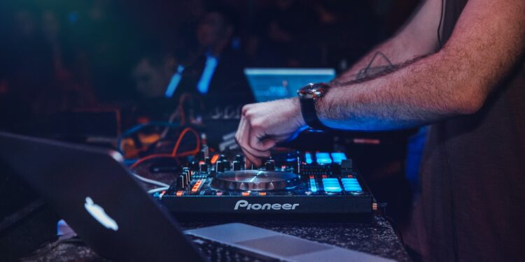 dj na imprezie okolicznosciowej