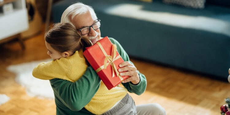 Jak wybrać śmieszne koszulki dla dziadka na prezent? - X-MAG.pl koszulka na prezent
