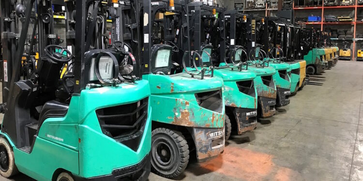 Jakie są najczęstsze przyczyny awarii wózków widłowych? - X-MAG.pl awarie wozkow widlowych przyczyny