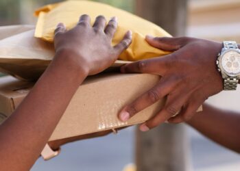 wysylanie paczek skorzystanie z pomocy