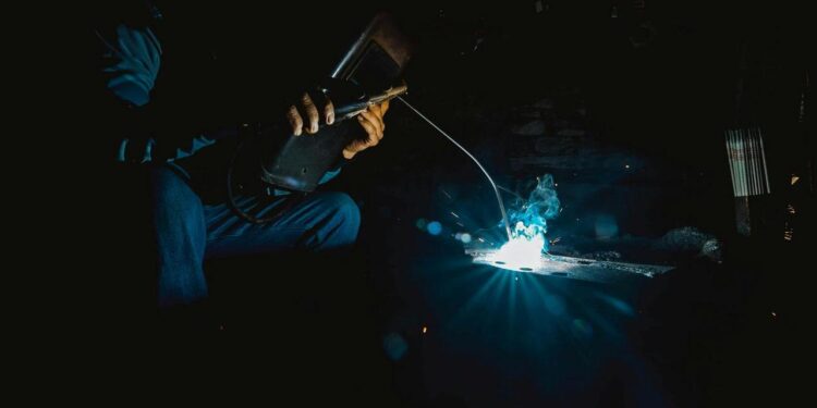 Spawanie: Klucz do Stabilnej Kariery i Rozwoju - X-MAG.pl praca spawacza