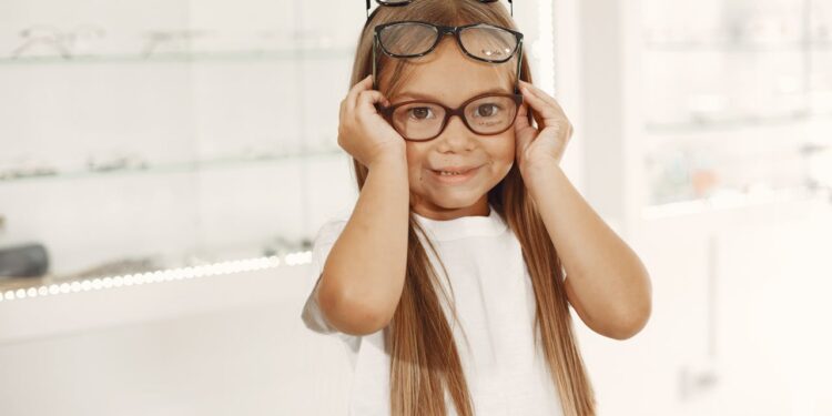 Nowoczesne metody korekcji krótkowzroczności u dzieci - X-MAG.pl Nowoczesne metody korekcji krótkowzroczności u dzieci